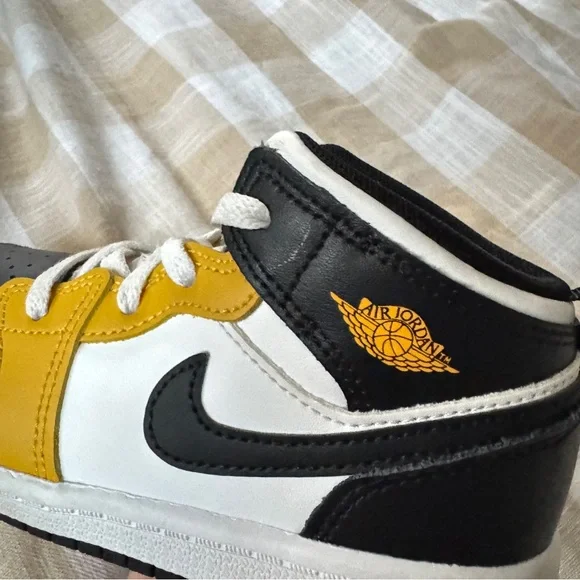 Nike Air Jordan 1 Mid Little Kids Size 10C - Yellow Ochre/Black-White - Picture 8 of 8